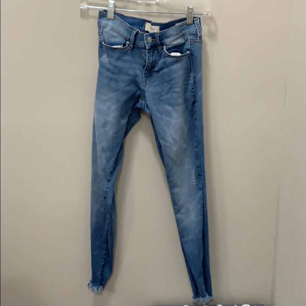 SIZE 23 PacSun